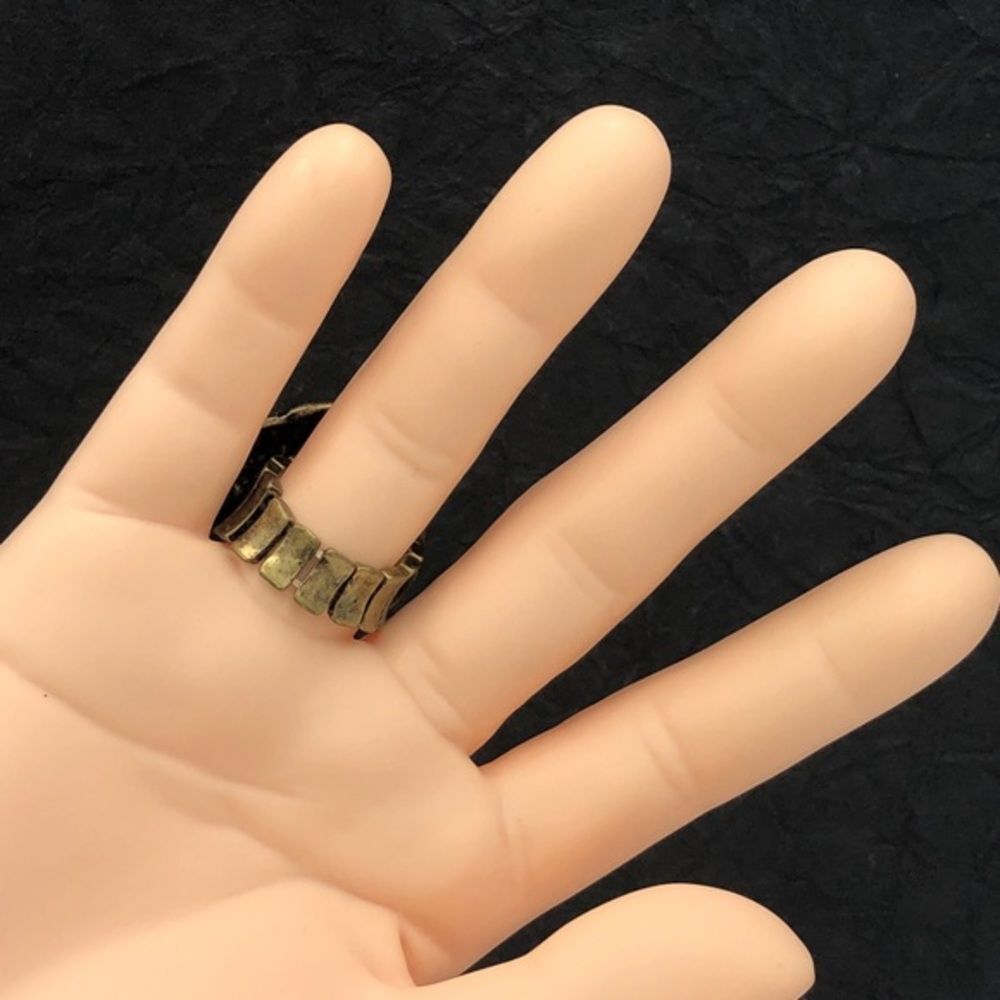 Gold Rhinestone Statement Cocktail Stretch Ring - Picture 3 of 3
